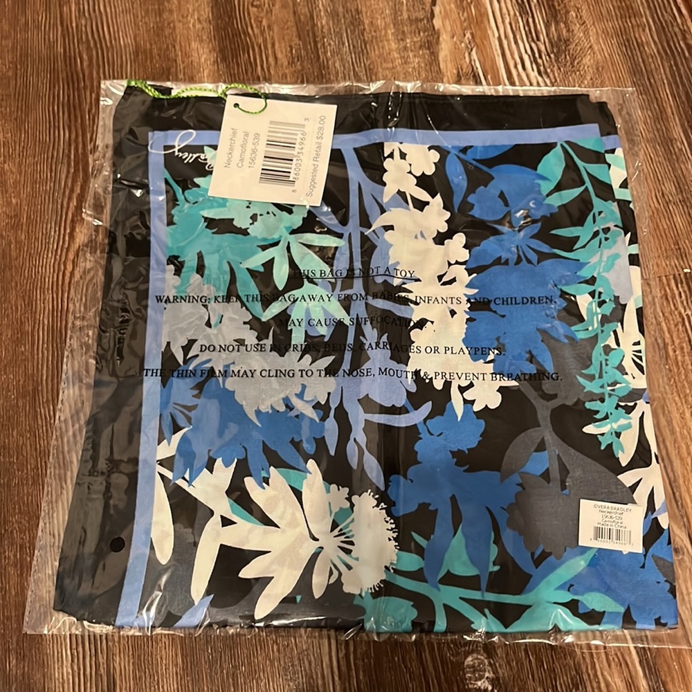 Vera Bradley Neckerchief in Camofloral. NWT.